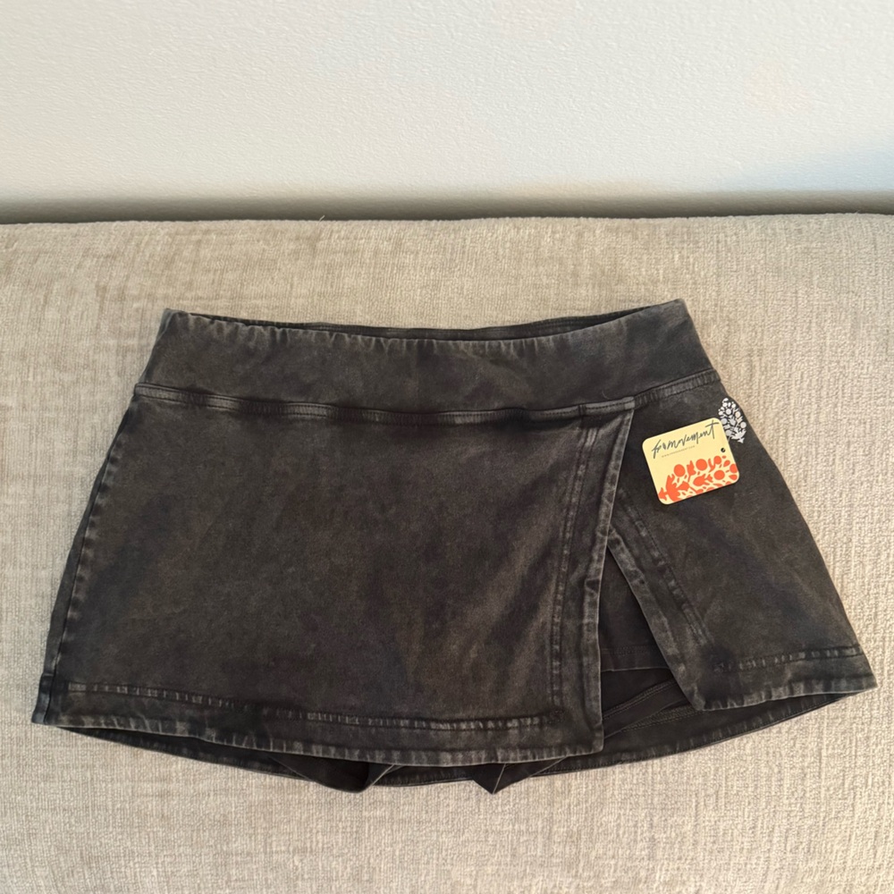 NWT FREE PEOPLE HOT SHOT MINI SKORT!!!